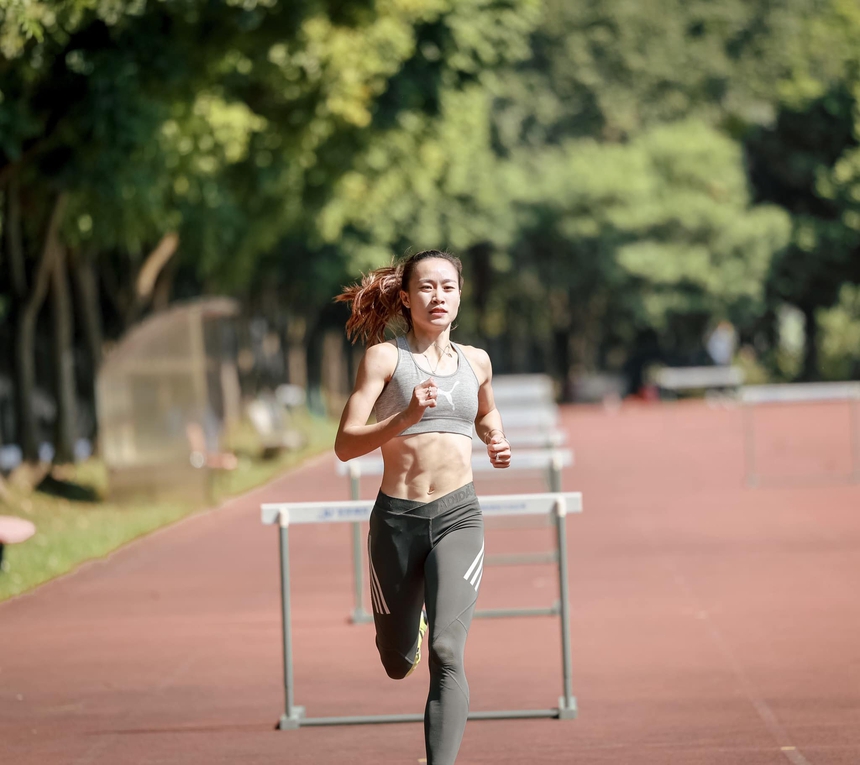 Hotgirl hiếm hoi sở hữu cơ bụng 6 múi của điền kinh Việt Nam tham dự SEA Games 32 - Ảnh 2.