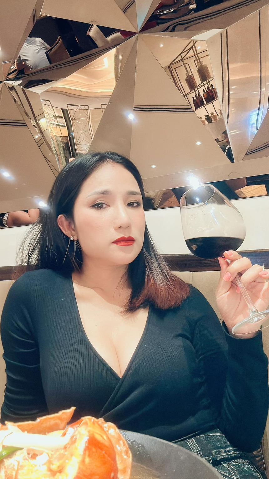 MC Cát Tường: Trải qua vài mối tình với trai trẻ nhưng đều không thành, sẵn sàng sinh con ở tuổi 46 - Ảnh 1.