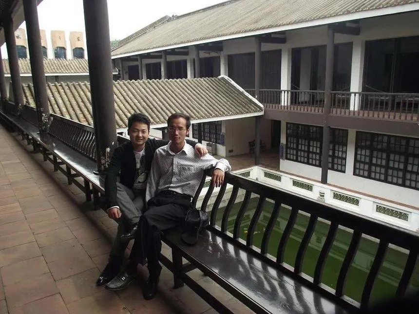 Mời bạn về làm sếp lương 1 tỷ/năm, sau 1 năm, bạn “lật mặt” nghỉ việc và mở công ty cạnh tranh: Không muốn "nuôi ong tay áo" thì phải nhớ kỹ 1 điều - Ảnh 2.