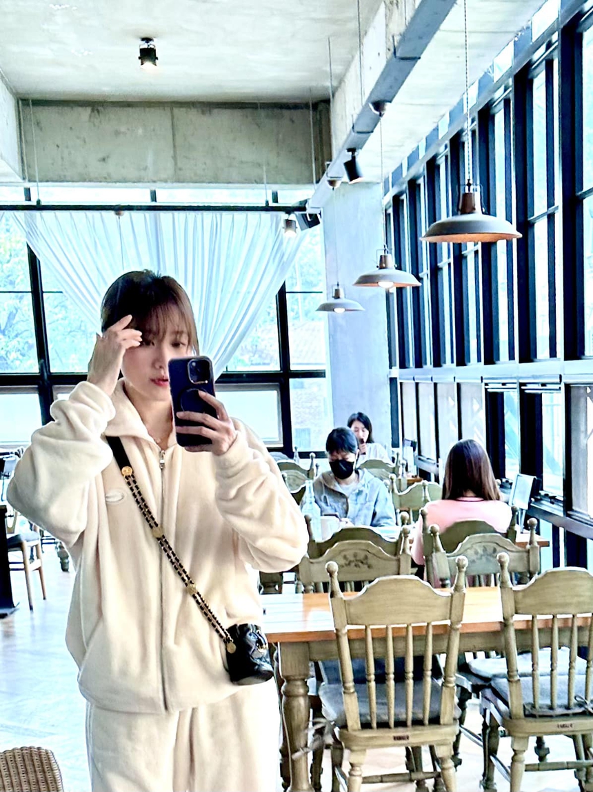 Thái độ của Hari Won khi 2 lần liên tiếp Trấn Thành dính thị phi: Từng đưa bằng chứng bảo vệ, nay viết 4 chữ đầy ẩn ý? - Ảnh 4. Thái độ của Hari Won khi 2 lần liên tiếp Trấn Thành dính thị phi: Từng đưa bằng chứng bảo vệ, nay viết 4 chữ đầy ẩn ý? - Ảnh 4.