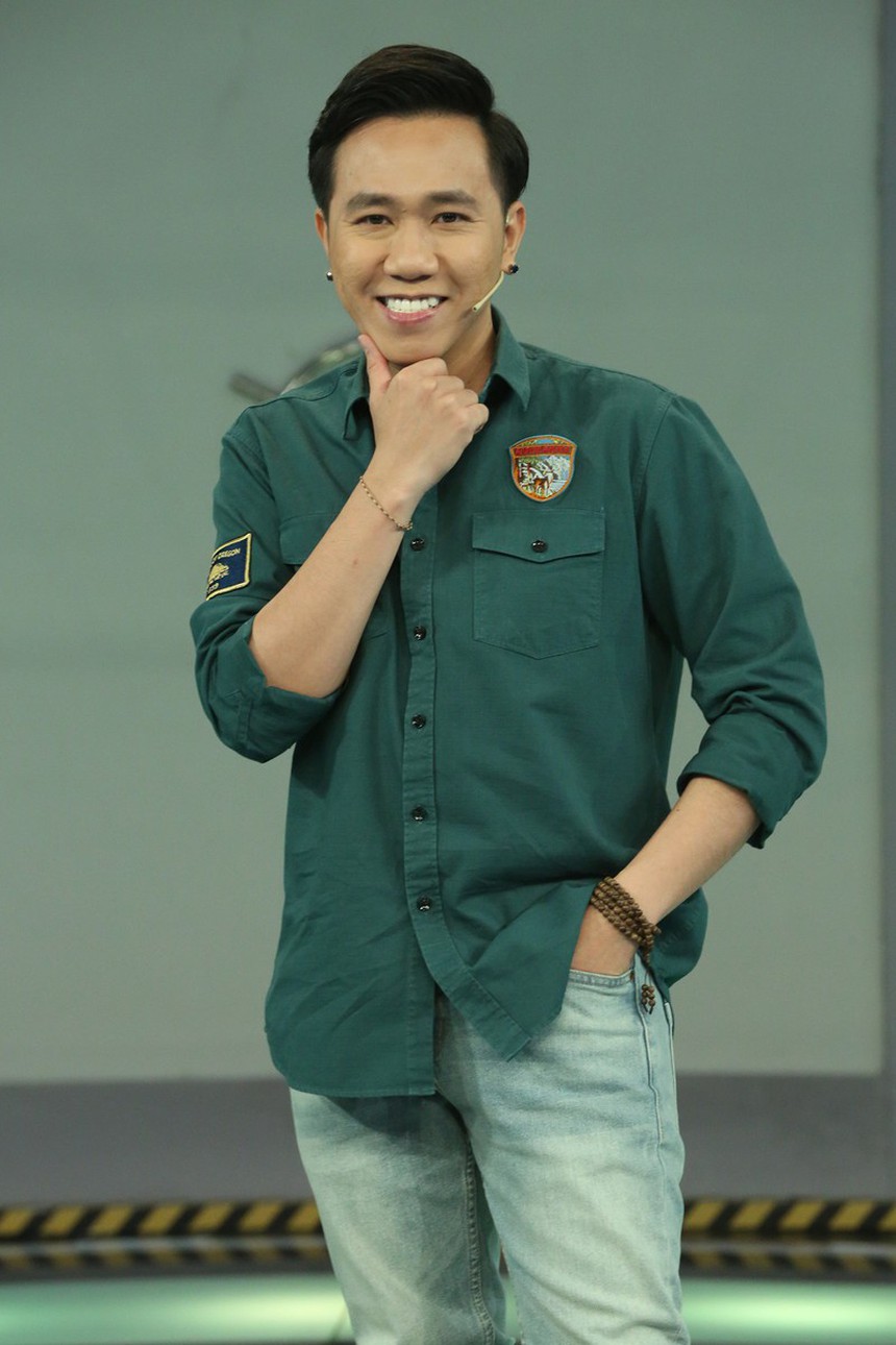 Diễn viên Anh Đức lộ diện khác lạ trong sự kiện: Thần sắc mệt mỏi, liên tục cười gượng gạo - Ảnh 4.