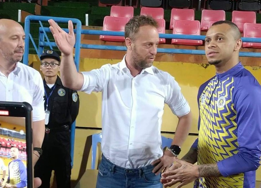 Top 5 HLV nhiều khả năng ngồi vào 'ghế nóng' tại CAHN - Ảnh 3.