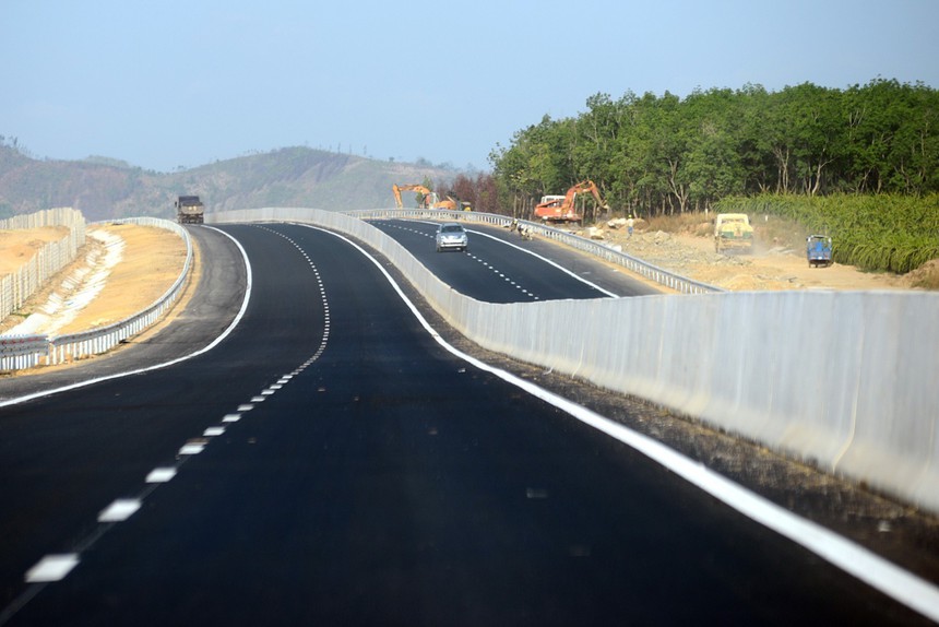 Hai tuyến cao tốc Bắc-Nam được đưa vào khai thác dịp lễ 30/4 - Ảnh 3. Hai tuyến cao tốc Bắc-Nam được đưa vào khai thác dịp lễ 30/4 - Ảnh 3.