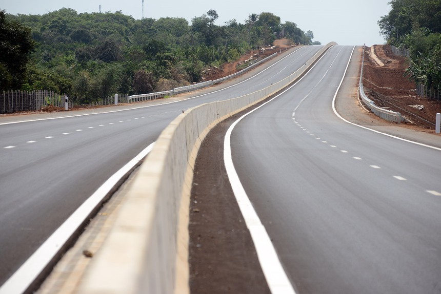 Hai tuyến cao tốc Bắc-Nam được đưa vào khai thác dịp lễ 30/4 - Ảnh 1. Hai tuyến cao tốc Bắc-Nam được đưa vào khai thác dịp lễ 30/4 - Ảnh 1.