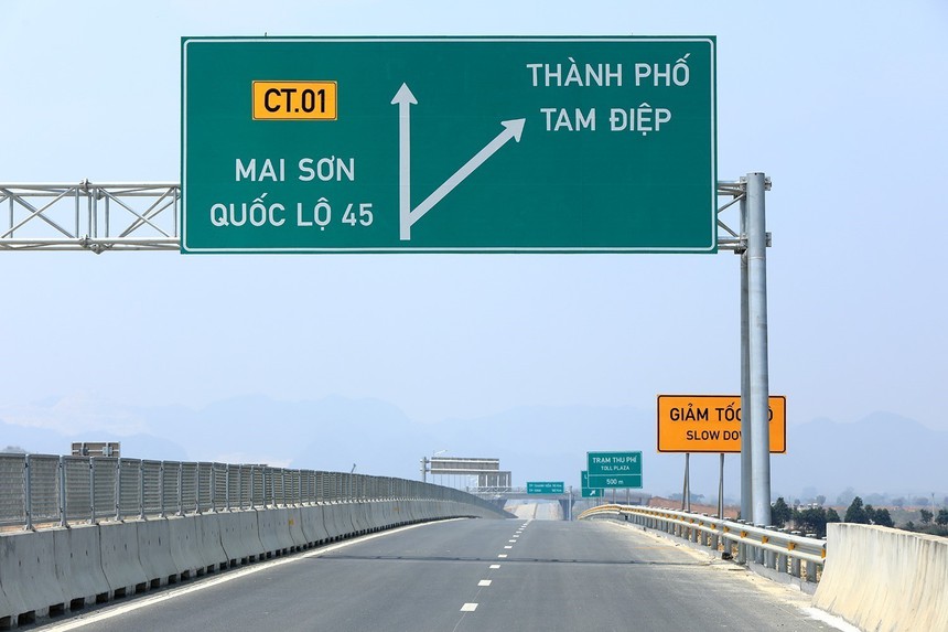 Hai tuyến cao tốc Bắc-Nam được đưa vào khai thác dịp lễ 30/4 - Ảnh 6. Hai tuyến cao tốc Bắc-Nam được đưa vào khai thác dịp lễ 30/4 - Ảnh 6.