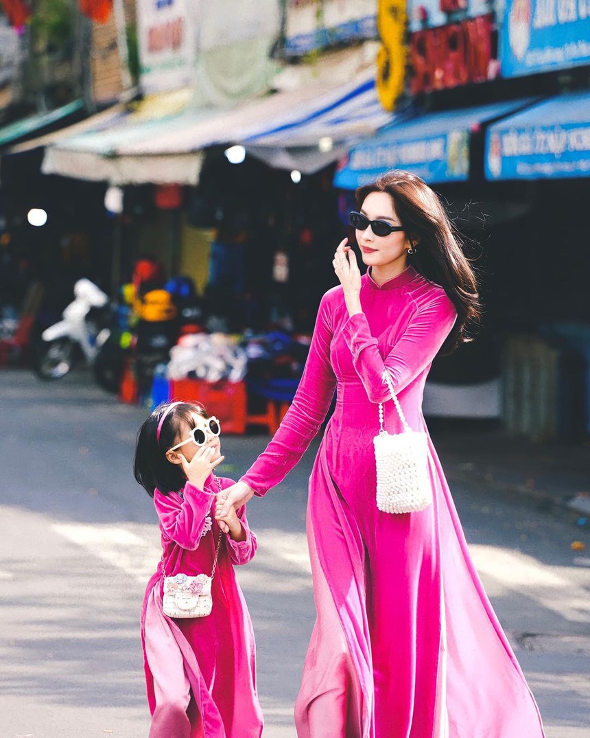 Ái nữ 5 tuổi nhà Đặng Thu Thảo: Chẳng những khí chất chuẩn tiểu thư hào môn mà còn có khiếu gây bất ngờ - Ảnh 3. Ái nữ 5 tuổi nhà Đặng Thu Thảo: Chẳng những khí chất chuẩn tiểu thư hào môn mà còn có khiếu gây bất ngờ - Ảnh 3.