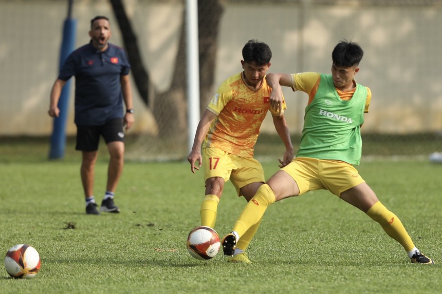 U22 Việt Nam tăng tốc, dè chừng U22 Lào - Ảnh 2.