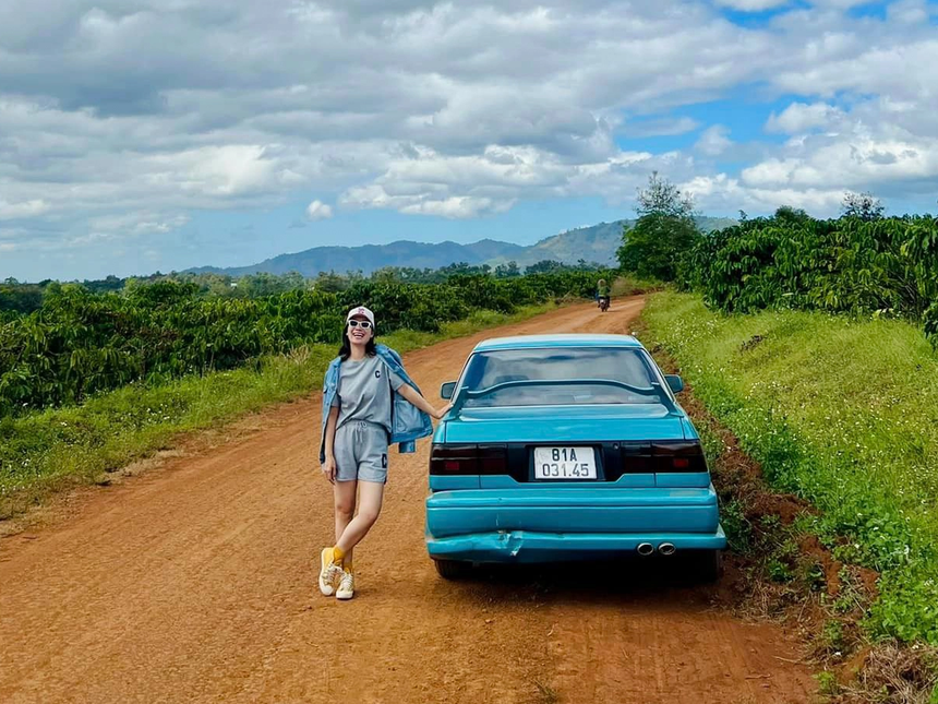 Bà chủ trang trại mua Honda Accord gần 40 tuổi, sửa tốn gấp 3 tiền xe: ‘Mới đi thì cực nhưng dần lại vui, thỉnh thoảng dùng thay bán tải’ - Ảnh 2.