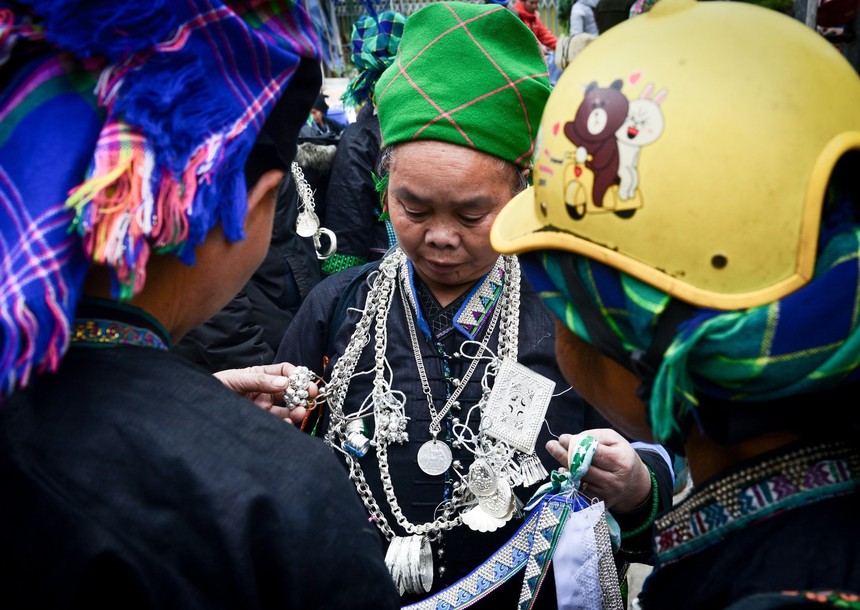Hà Giang: Độc đáo nghề chạm bạc dân tộc Nùng - Ảnh 7. Hà Giang: Độc đáo nghề chạm bạc dân tộc Nùng - Ảnh 7.