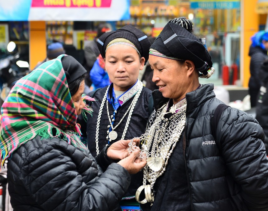 Hà Giang: Độc đáo nghề chạm bạc dân tộc Nùng - Ảnh 8. Hà Giang: Độc đáo nghề chạm bạc dân tộc Nùng - Ảnh 8.