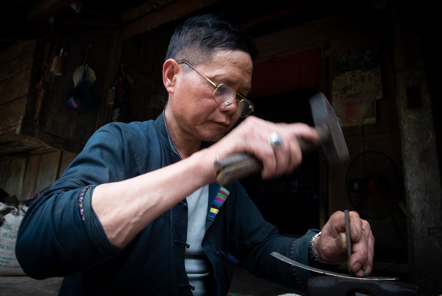Hà Giang: Độc đáo nghề chạm bạc dân tộc Nùng - Ảnh 2. Hà Giang: Độc đáo nghề chạm bạc dân tộc Nùng - Ảnh 2.