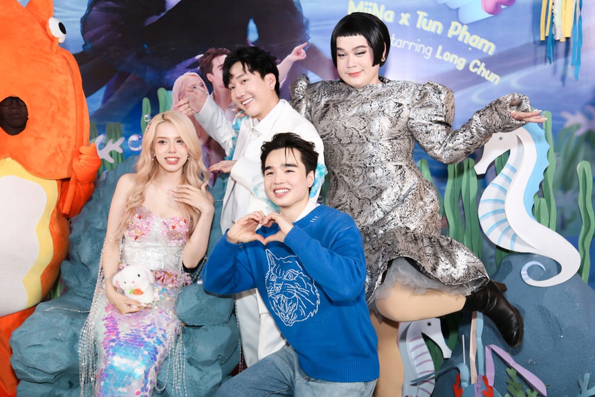 'Rosé Vietnam' giờ đổi gu 'cosplay' Jang Wonyoung (IVE), gây tranh cãi khi đi xe lăn tới họp báo - Ảnh 9.