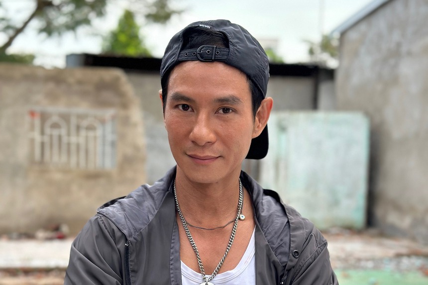 Lý Hải ra đường 0đ, chi gì vợ lo hết, dân mạng nói gì? - Ảnh 1. Lý Hải ra đường 0đ, chi gì vợ lo hết, dân mạng nói gì? - Ảnh 1.