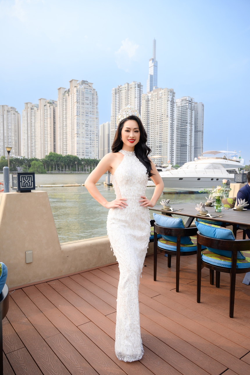 Người mẫu Quỳnh Thy bất ngờ tái xuất gợi cảm, lần đầu về nước sau dịch Covid-19 - Ảnh 3.