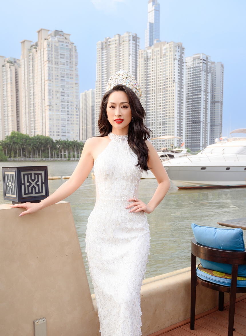 Người mẫu Quỳnh Thy bất ngờ tái xuất gợi cảm, lần đầu về nước sau dịch Covid-19 - Ảnh 4.