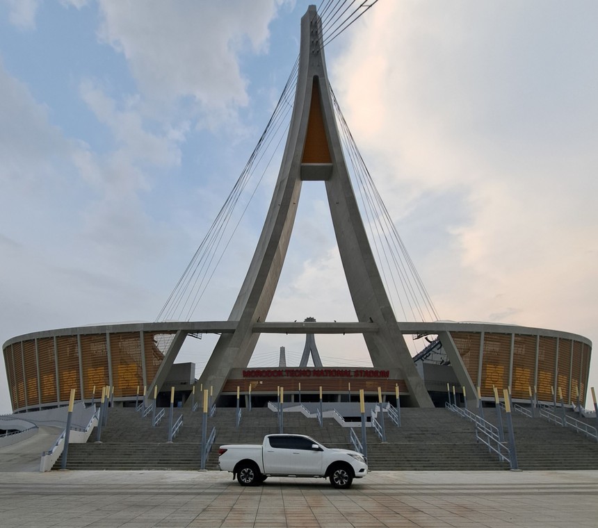 Công nhân Campuchia dựng lều ngủ tại SVĐ nghìn tỷ, hối hả chuẩn bị lễ khai mạc SEA Games 32 - Ảnh 9.