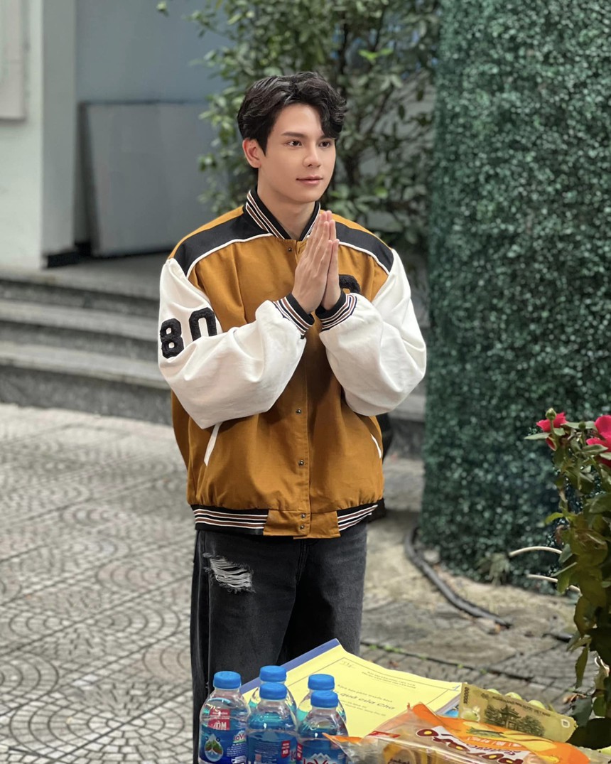 Thái Vũ - 'con trai' Hồng Diễm hội ngộ Vân Vân 'ba chấm', tái xuất phim mới - Ảnh 2. Thái Vũ - 'con trai' Hồng Diễm hội ngộ Vân Vân 'ba chấm', tái xuất phim mới - Ảnh 2.