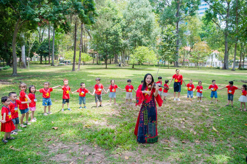 MV 'Đất nước trọn niềm vui' của nghệ sĩ Trịnh Minh Hiền - Ảnh 6.