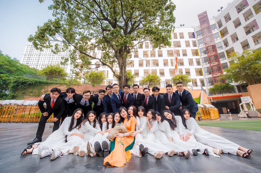 Đã tìm thấy lớp "nhà người ta" trong truyền thuyết: 100% học sinh được 10 điểm ngoại ngữ thi tốt nghiệp THPT, điểm trung bình IELTS là 7.5... - Ảnh 1.