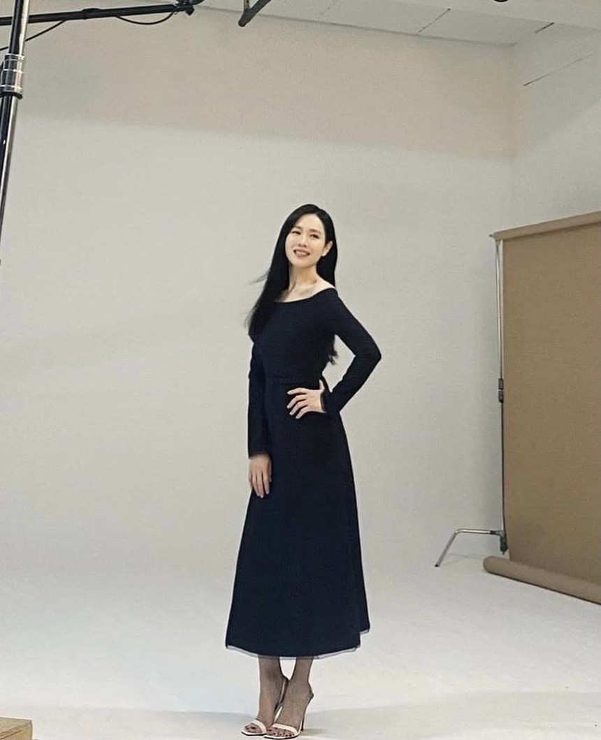 (Tin T7) Son Ye Jin tái xuất với thân hình khác lạ sau 5 tháng sinh con - Ảnh 7.