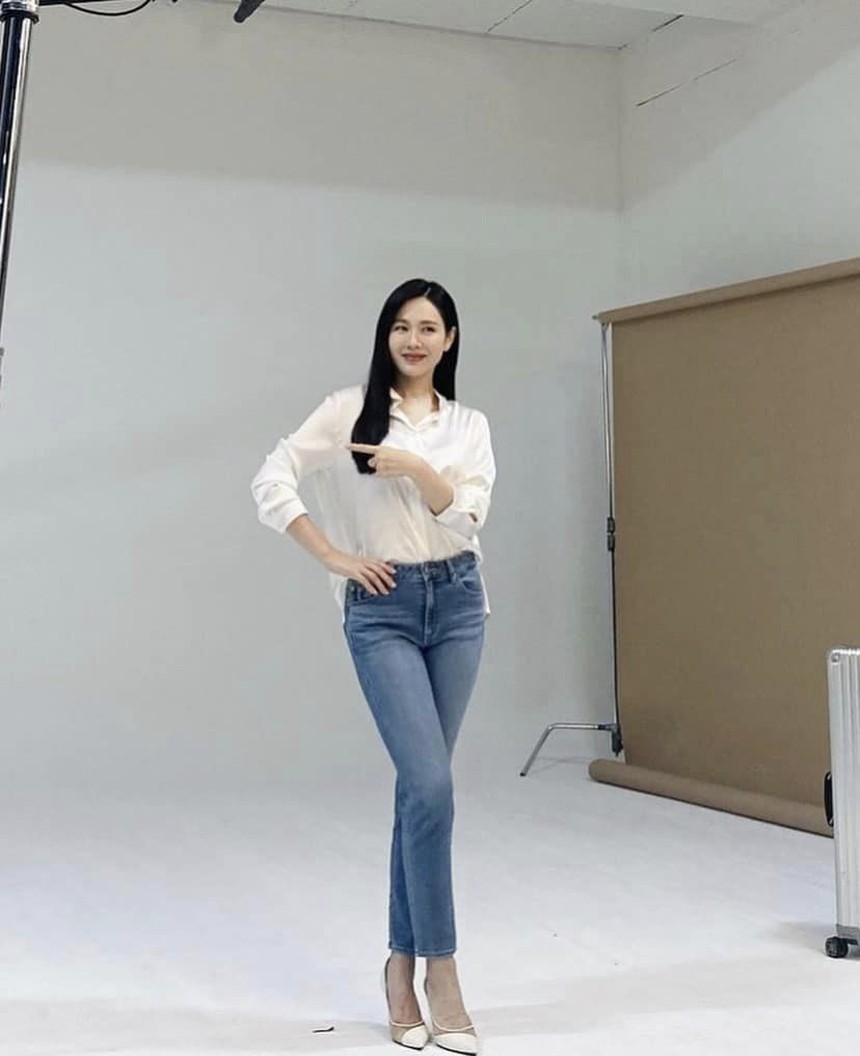 (Tin T7) Son Ye Jin tái xuất với thân hình khác lạ sau 5 tháng sinh con - Ảnh 5.