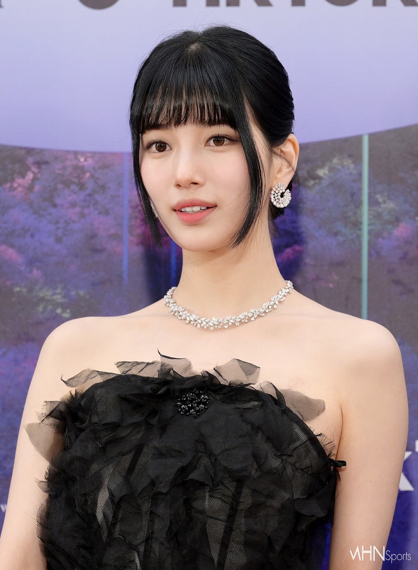 Thảm đỏ Baeksang lần thứ 59: Song Hye Kyo khoe nhan sắc chuẩn nữ thần, hội ngộ "tình cũ" Lee Byung Hun - Ảnh 4.