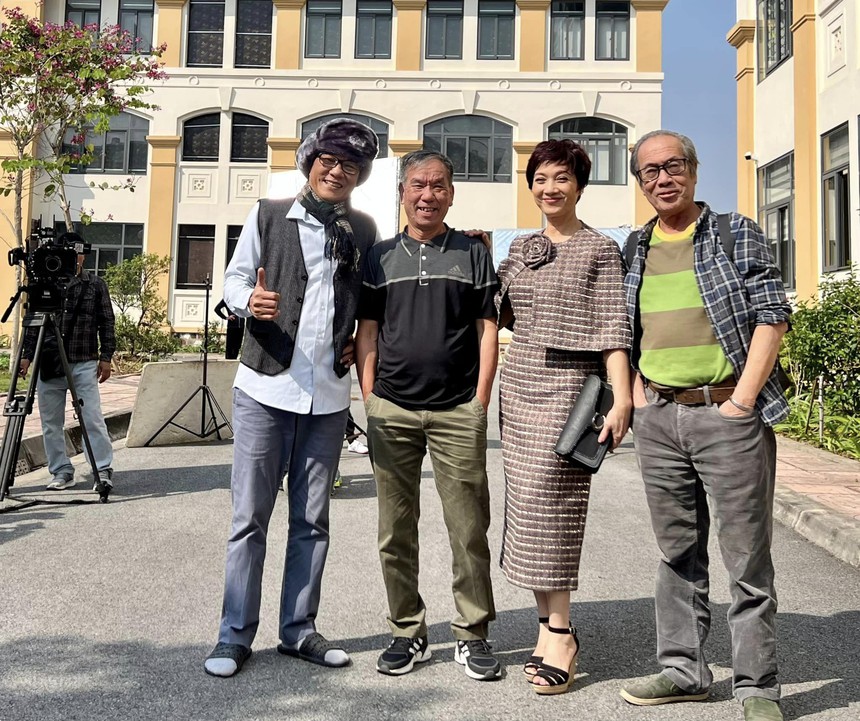 Ekip phim 'Bà ngoại lắm chiêu' chia sẻ những hình ảnh hậu trường hiếm hoi - Ảnh 1.