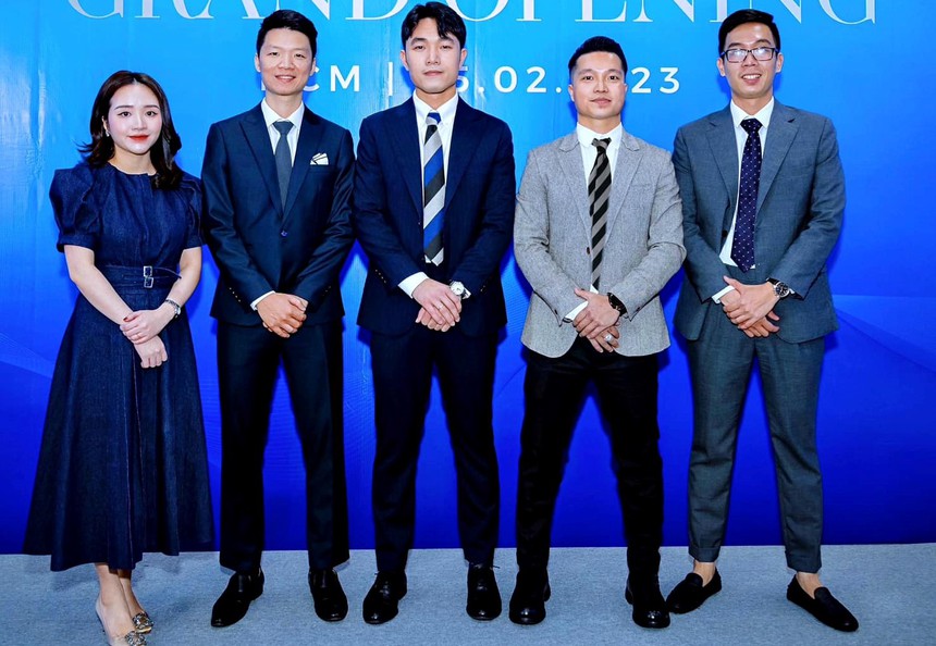 Tuổi 28 của Lương Xuân Trường: Hết thời đỉnh cao bóng đá nhưng vẫn là 'chủ tịch', vợ làm giám đốc - Ảnh 2. Tuổi 28 của Lương Xuân Trường: Hết thời đỉnh cao bóng đá nhưng vẫn là 'chủ tịch', vợ làm giám đốc - Ảnh 2.