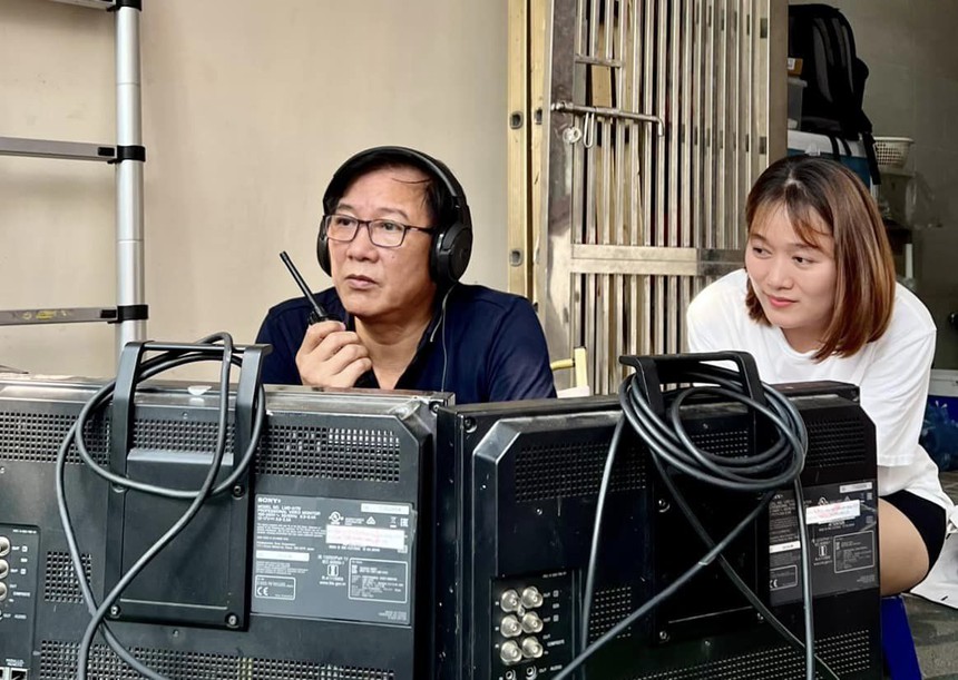 Ekip phim 'Bà ngoại lắm chiêu' chia sẻ những hình ảnh hậu trường hiếm hoi - Ảnh 3.