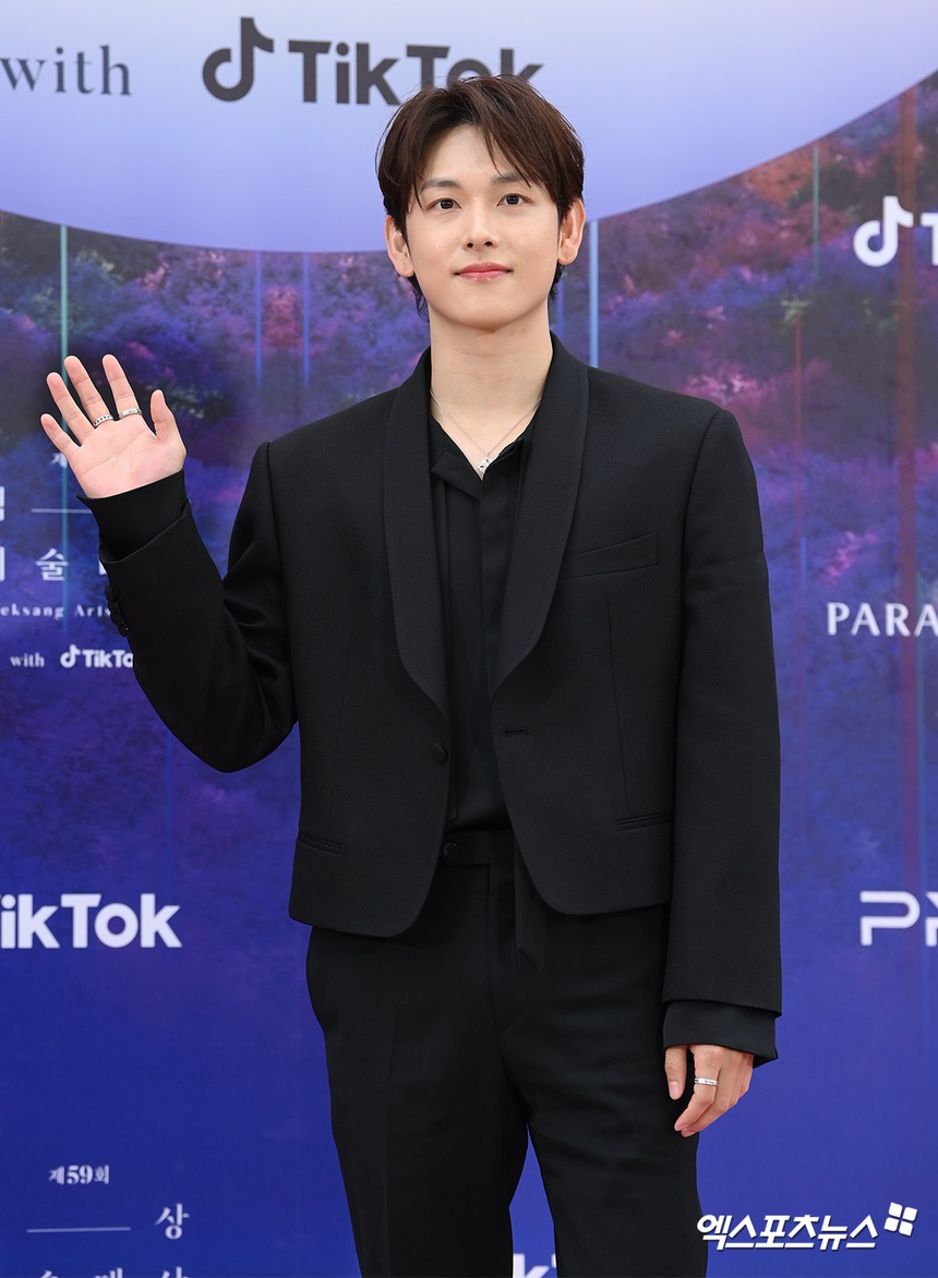 Siêu thảm đỏ Baeksang 2023: Song Hye Kyo tái xuất tựa nữ thần, "ác nữ" Lim Ji Yeon đọ sắc cực gắt với Suzy - IU - Ảnh 23. Siêu thảm đỏ Baeksang 2023: Song Hye Kyo tái xuất tựa nữ thần, "ác nữ" Lim Ji Yeon đọ sắc cực gắt với Suzy - IU - Ảnh 23.