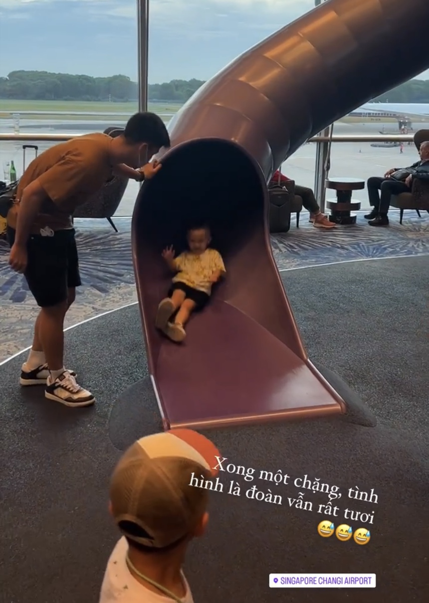 Hội cầu thủ đi du lịch sang chảnh, người ra nước ngoài người ra đảo - Ảnh 1. Hội cầu thủ đi du lịch sang chảnh, người ra nước ngoài người ra đảo - Ảnh 1.