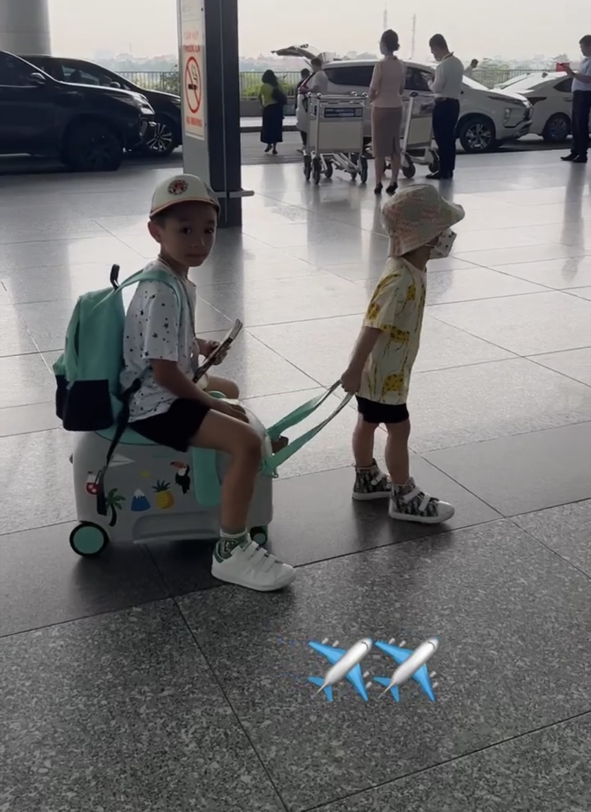 Hội cầu thủ đi du lịch sang chảnh, người ra nước ngoài người ra đảo - Ảnh 2. Hội cầu thủ đi du lịch sang chảnh, người ra nước ngoài người ra đảo - Ảnh 2.