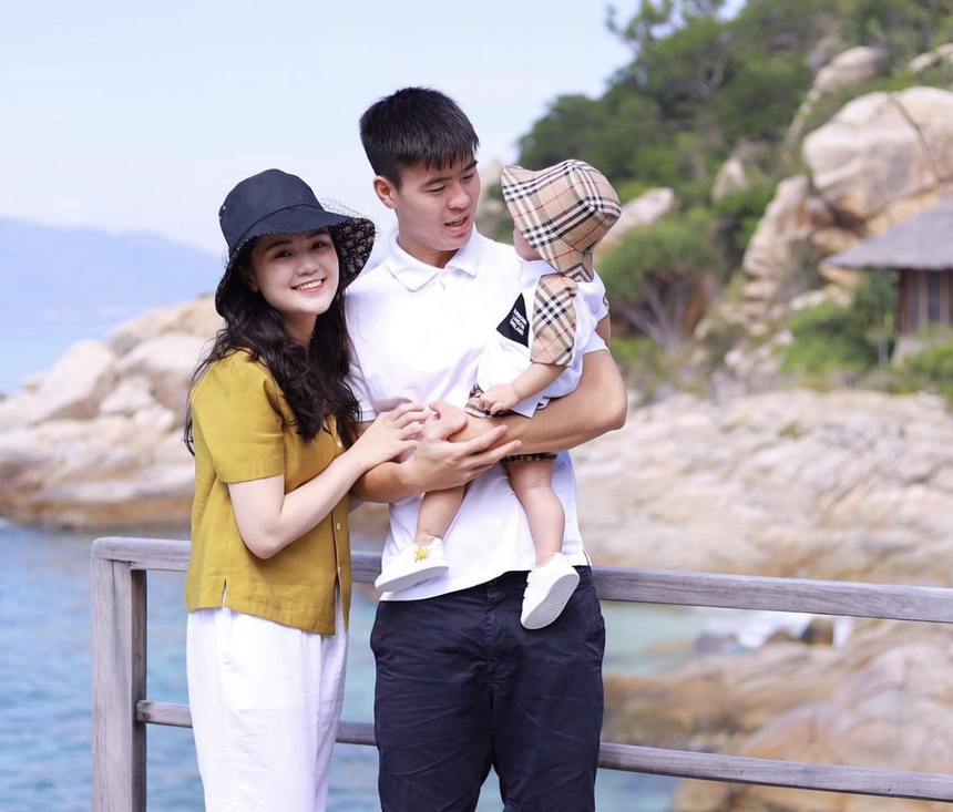 Hội cầu thủ đi du lịch sang chảnh, người ra nước ngoài người ra đảo - Ảnh 3. Hội cầu thủ đi du lịch sang chảnh, người ra nước ngoài người ra đảo - Ảnh 3.