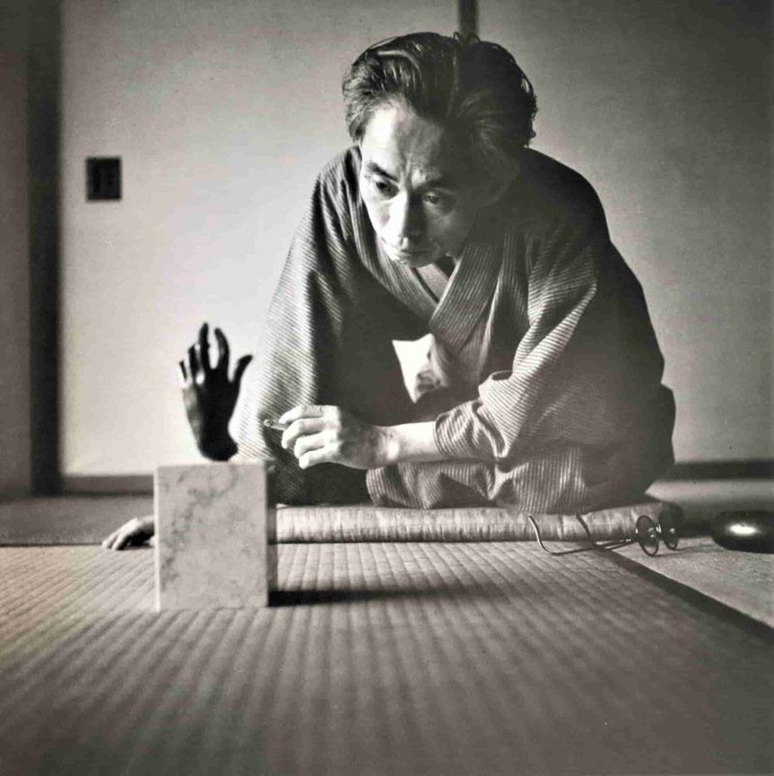 Tiểu thuyết 'Bồ công anh': Bước qua cõi ảo của ngôn ngữ - Ảnh 2.