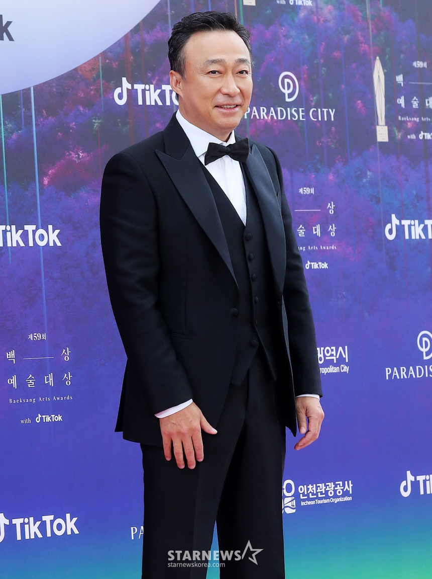 Siêu thảm đỏ Baeksang 2023: Song Hye Kyo tái xuất tựa nữ thần, "ác nữ" Lim Ji Yeon đọ sắc cực gắt với Suzy - IU - Ảnh 18. Siêu thảm đỏ Baeksang 2023: Song Hye Kyo tái xuất tựa nữ thần, "ác nữ" Lim Ji Yeon đọ sắc cực gắt với Suzy - IU - Ảnh 18.