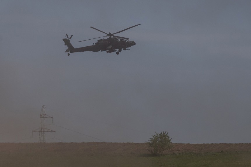 Rơi trực thăng tại Mỹ: 3 phi công tử nạn - Ảnh 1.