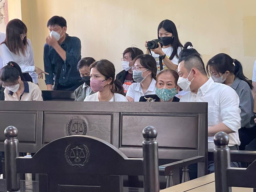 Phiên tòa xét xử diễn viên hài Hữu Tín - Ảnh 5.