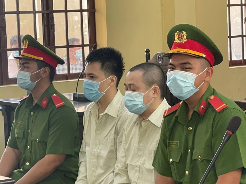 Phiên tòa xét xử diễn viên hài Hữu Tín - Ảnh 2.