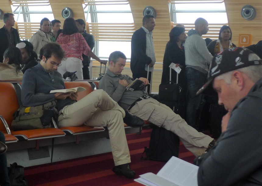 Thư robot: Cha mẹ có ham đọc sách không? - Ảnh 1.