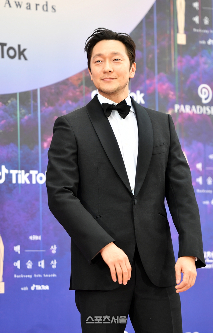 Siêu thảm đỏ Baeksang 2023: Song Hye Kyo tái xuất tựa nữ thần, "ác nữ" Lim Ji Yeon đọ sắc cực gắt với Suzy - IU - Ảnh 24. Siêu thảm đỏ Baeksang 2023: Song Hye Kyo tái xuất tựa nữ thần, "ác nữ" Lim Ji Yeon đọ sắc cực gắt với Suzy - IU - Ảnh 24.