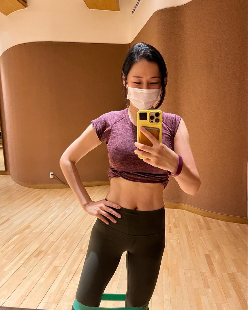 Vóc dáng sau sinh của 3 mỹ nhân đình đám Kbiz: Son Ye Jin gây sốt với body nuột nà, Honey Lee về dáng cực nhanh nhờ chăm làm điều này  - Ảnh 6.