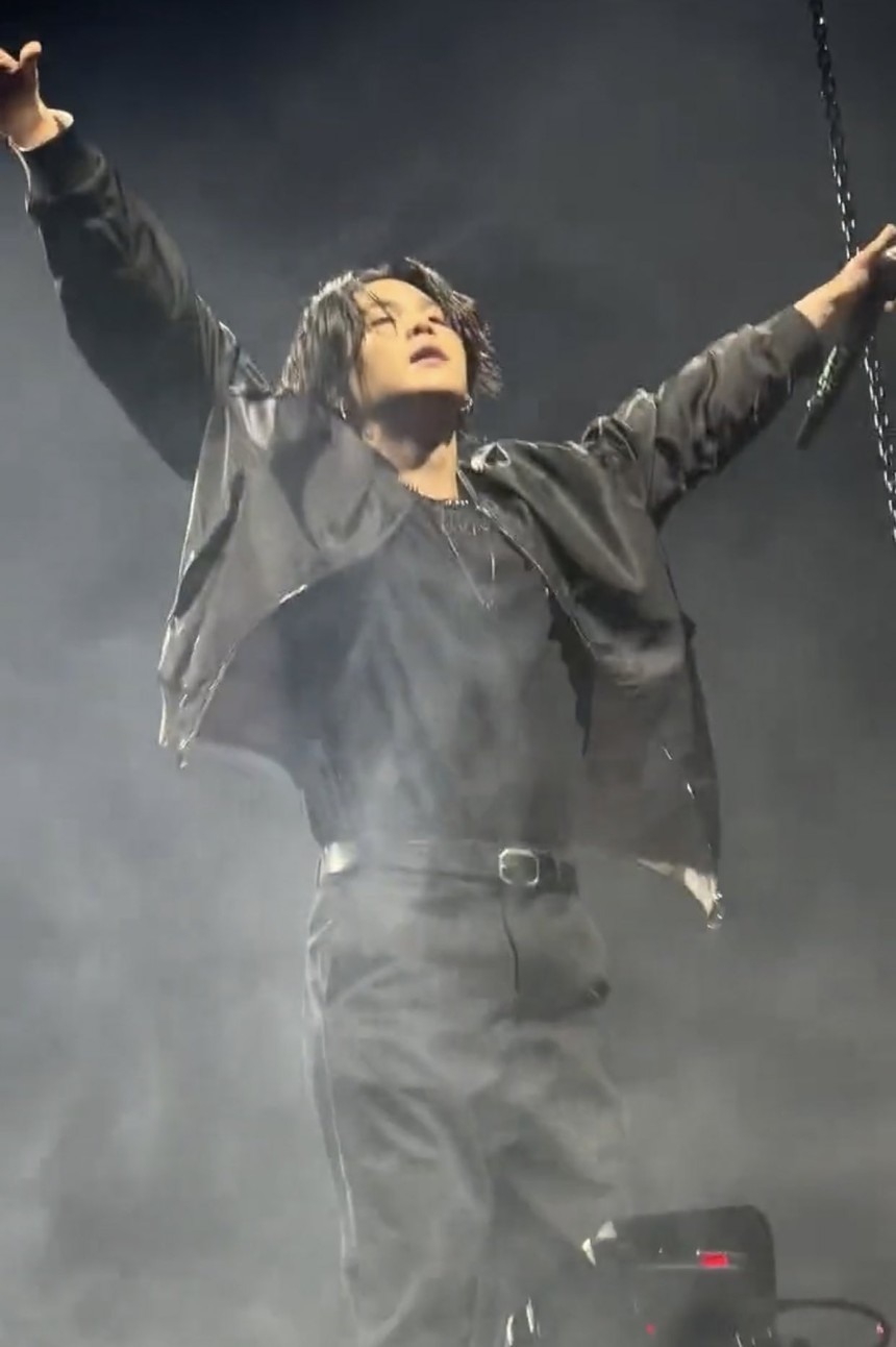 Suga BTS 'gây bão' ở New York: Buổi diễn mở màn cho tour solo vòng quanh thế giới không thể nào quên - Ảnh 2.