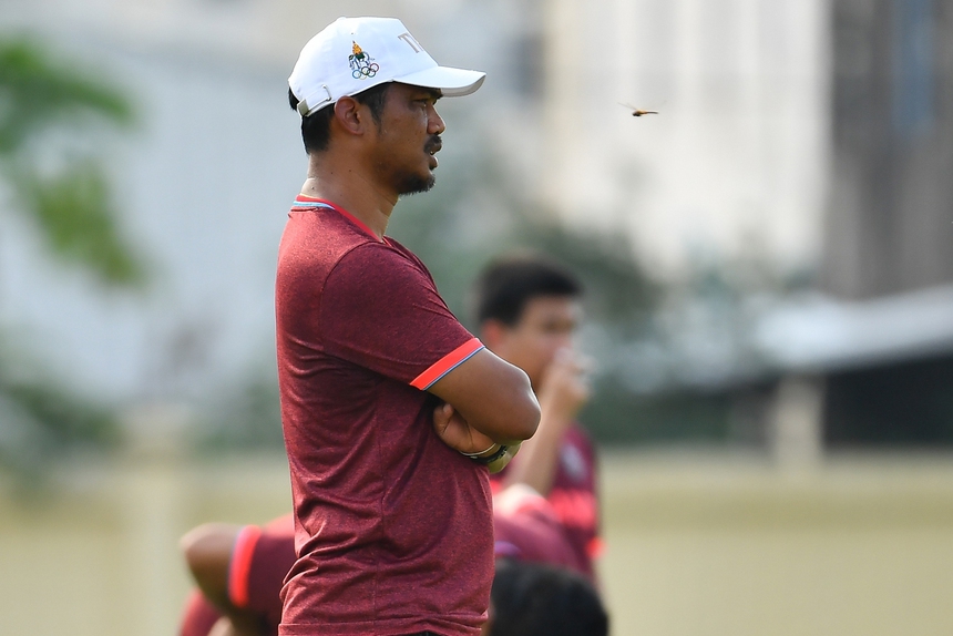 U22 Thái Lan yêu cầu Campuchia đổi sân tập, chê mặt cỏ  quá cứng - Ảnh 4.