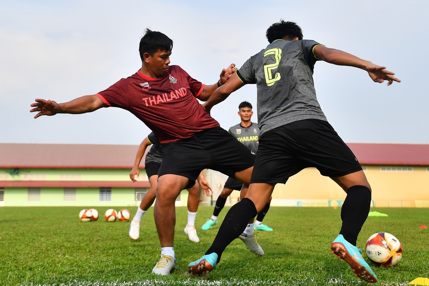 U22 Thái Lan yêu cầu Campuchia đổi sân tập, chê mặt cỏ  quá cứng - Ảnh 3.