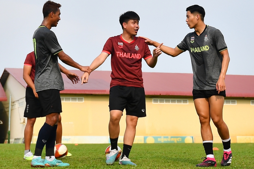U22 Thái Lan yêu cầu Campuchia đổi sân tập, chê mặt cỏ  quá cứng - Ảnh 8.