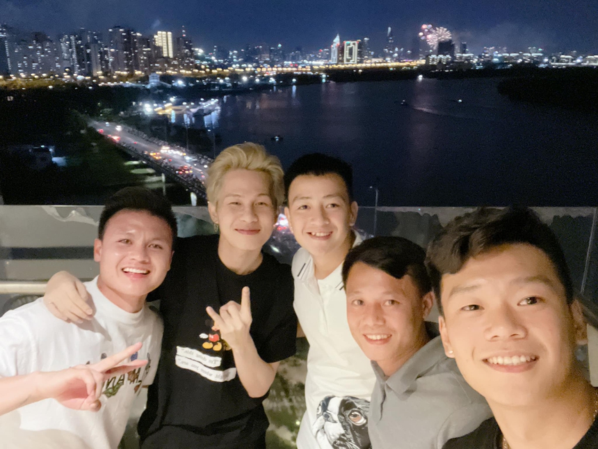 Jack bất ngờ xuất hiện cùng Duy Mạnh, Hoàng Đức, mối quan hệ thế nào mà lại thân thiết đến vậy - Ảnh 3.