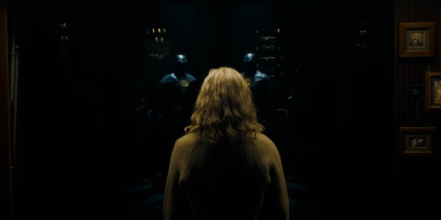 Soi trailer mới của The Flash: Đa vũ trụ sắp sụp đổ, dọn đường cho DCU mới của James Gunn? - Ảnh 2.