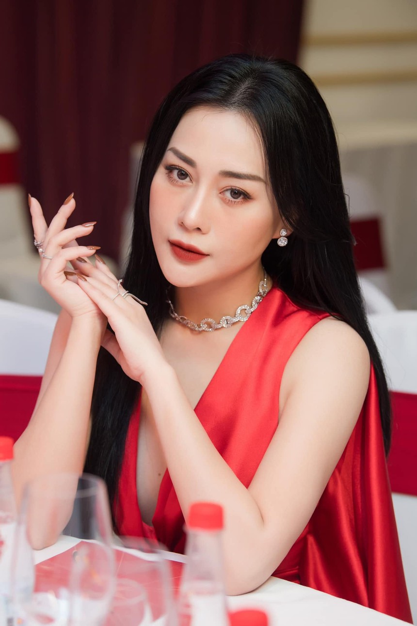 Phương Oanh đưa ra 4 nguyên tắc ứng xử với netizen, thẳng tay làm việc này với nick ảo và bình luận cà khịa - Ảnh 2. Phương Oanh đưa ra 4 nguyên tắc ứng xử với netizen, thẳng tay làm việc này với nick ảo và bình luận cà khịa - Ảnh 2.