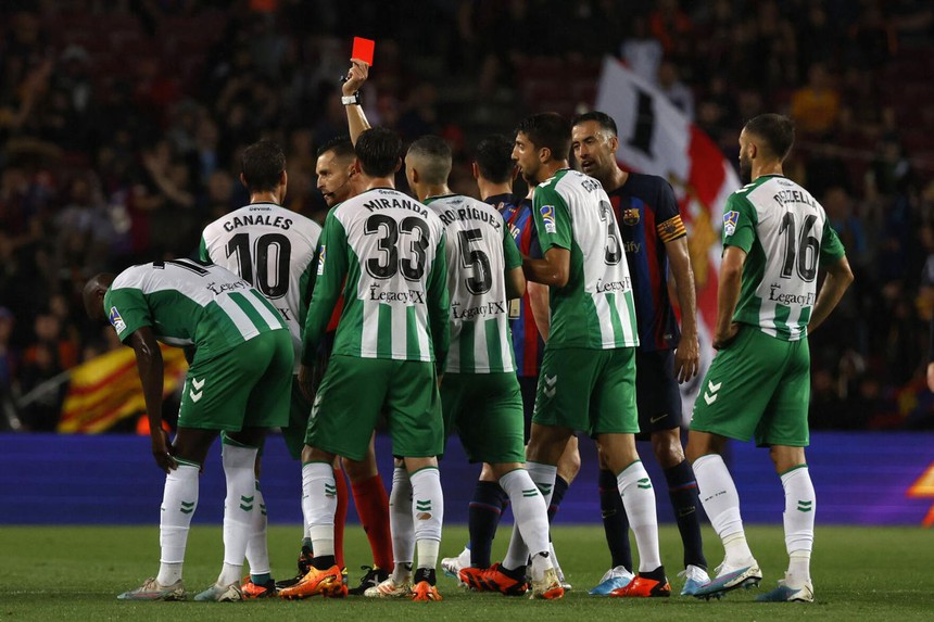 Barcelona thắng 4 sao trong ngày trình làng thần đồng 15 tuổi, xác định thời điểm vô địch trước mũi Real - Ảnh 4. Barcelona thắng 4 sao trong ngày trình làng thần đồng 15 tuổi, xác định thời điểm vô địch trước mũi Real - Ảnh 4.