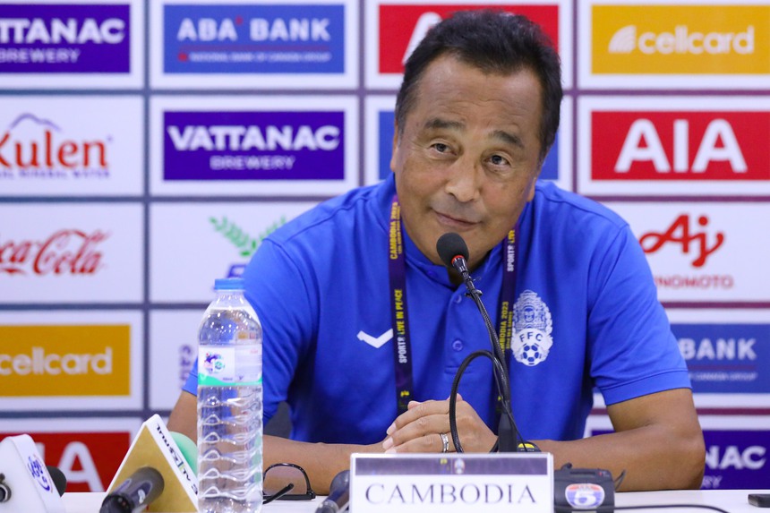 Keisuke Honda gây tranh cãi với thời trang ‘độc lạ’, HLV U22 Campuchia liền có phản bác bất ngờ - Ảnh 4.